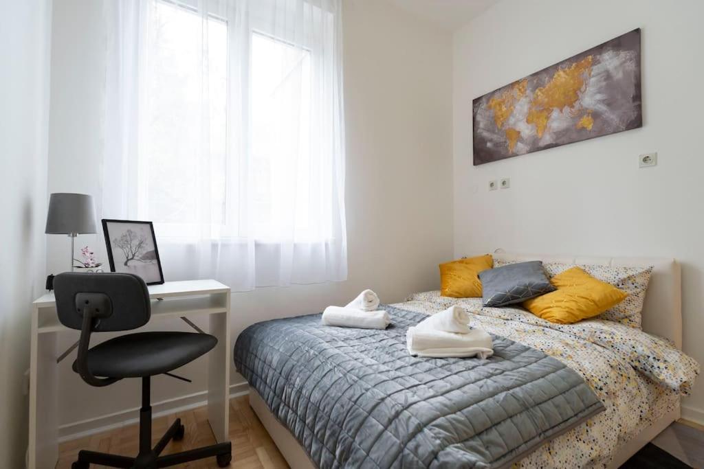 Train 23 Apartment Belgrade Exterior photo