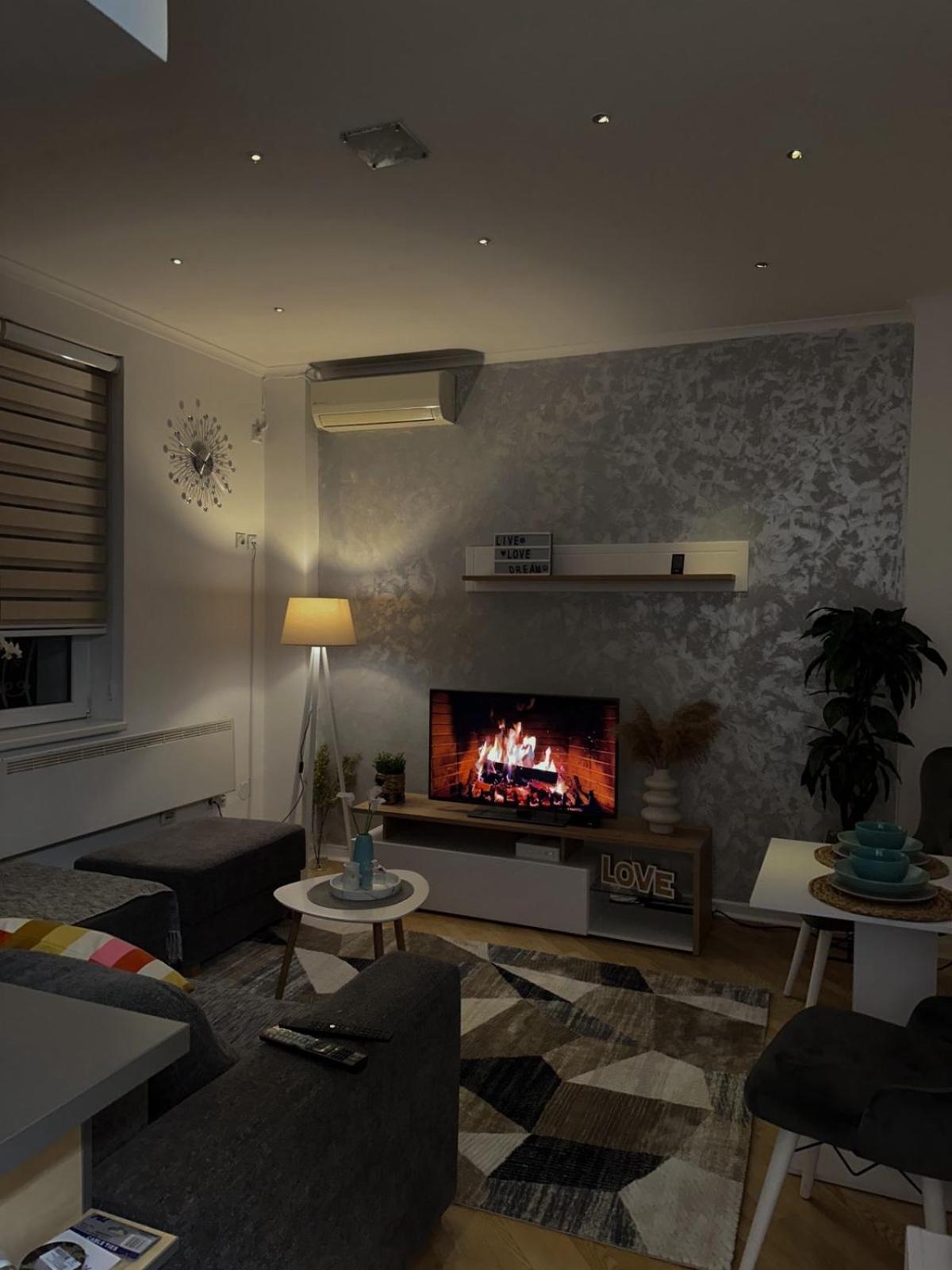 Train 23 Apartment Belgrade Exterior photo